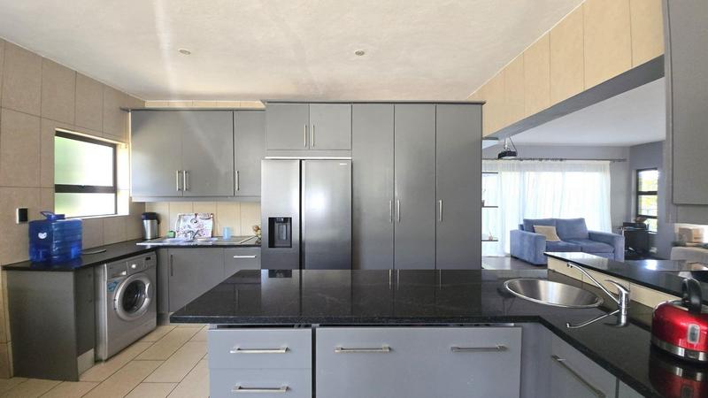 3 Bedroom Property for Sale in Caribbean Beach Club North West
